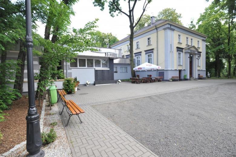 Park Hotel Dobrodzien Exteriör bild