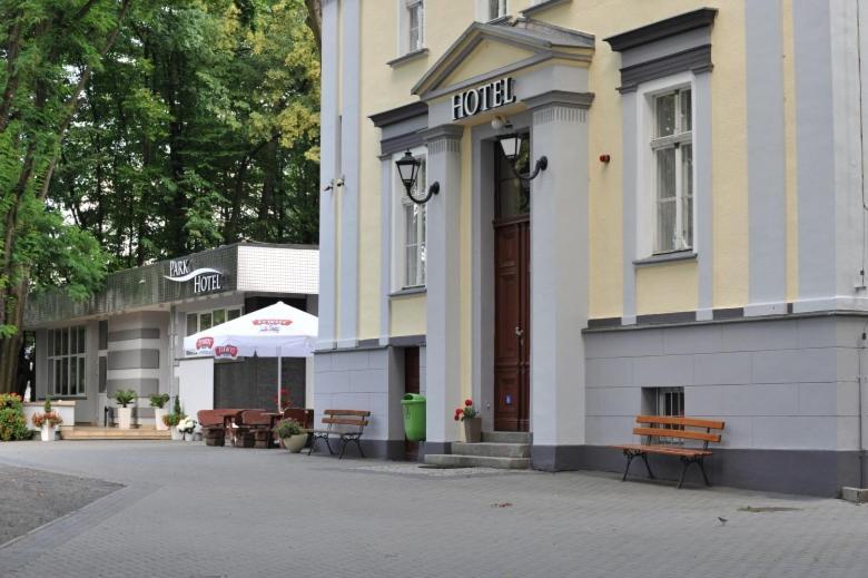 Park Hotel Dobrodzien Exteriör bild