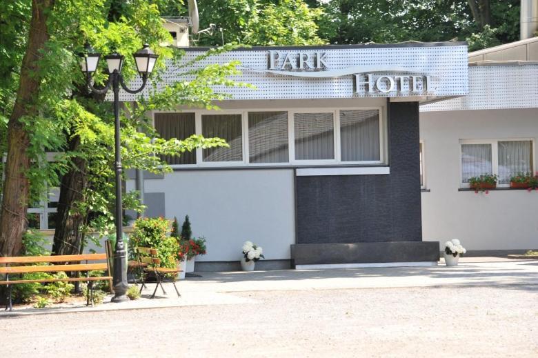 Park Hotel Dobrodzien Exteriör bild